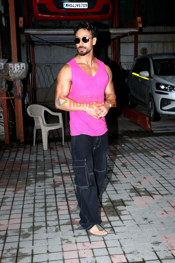 photos tiger shroff snapped in andheri 5 3