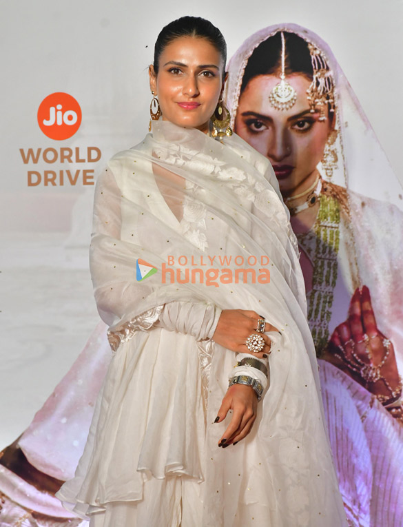 rekha aamir khan a r rahman alia bhatt janhvi kapoor simi garewal and others snapped at the re release premiere of umrao jaan 3