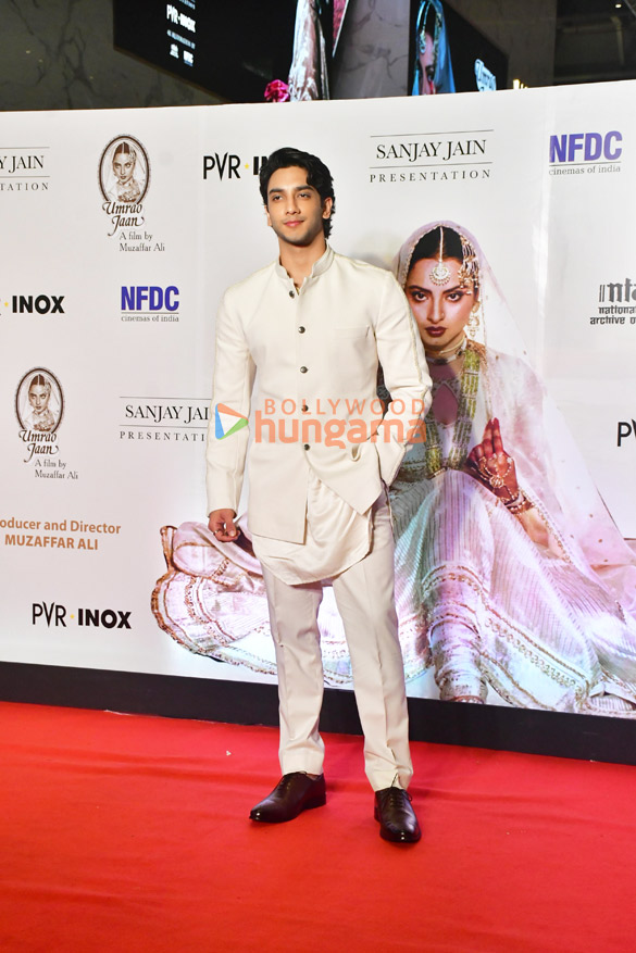 rekha aamir khan a r rahman alia bhatt janhvi kapoor simi garewal and others snapped at the re release premiere of umrao jaan 7