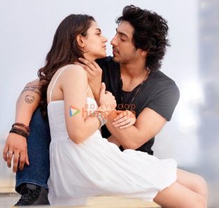 Saiyaara Movie: Review | Release Date (2025) | Songs | Music | Images
