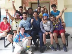 Shah Rukh Surprises The Sitaare! | Shah Rukh Khan | Sitaare Zameen Par | Aamir Khan Talkies