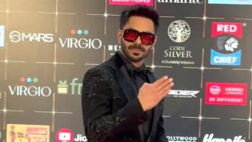 Aparshakti Khurana warmly greeting Shalini Passi at Bollywood Hungama’s Style Icon Award