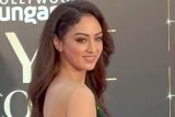Emerald green looks super fine on her! Sandeepa Dhar at BH Style Icon Awards 2025