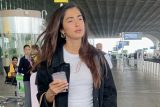 Casually slaying at the airport! Pooja Hegde