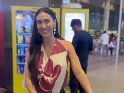 Lauren Gottlieb greets paps with her arrival on the airport