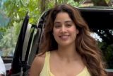 Janhvi Kapoor’s yellow dress is giving andie from how to loose a guy in 10 days
