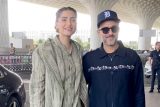Love like this! Sonam Kapoor walks hand in hand with husband at the airport