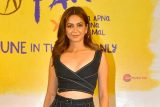 Denim vibes only! Kriti Kharbanda poses for paps