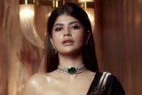 Anjini Dhawan looks stunning in black saree