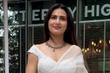 Fatima Sana Shaikh looks breathtaking in a white saree