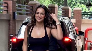 Sweetest Aisha Sharma pose for media