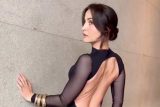 Beautiful in black ft. Elli AvrRam