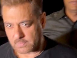 Bhaijaan spotted fans go crazy! Salman Khan