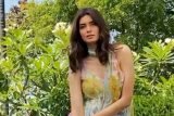 Just Diana Penty in her glam goofy self