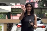 Karishma Tanna’s warm greeting for the paps