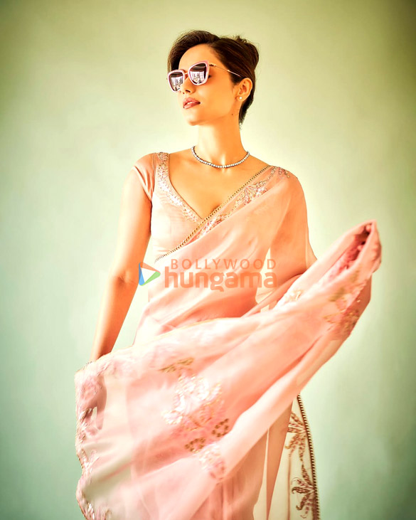 manushi chhillar 2 210