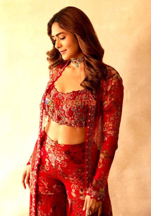 mrunal thakur 3 141