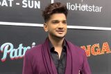 Munawar Faruqui in a dapper purple blazer suit for colours