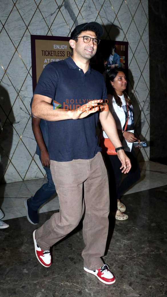 photos aditya roy kapur snapped in andheri 2 6