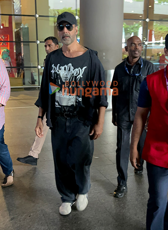 Photos: Akshay Kumar, Rakul Preet Singh and Ranveer Singh snapped at the airport Photos: Akshay Kumar, Rakul Preet Singh and Ranveer Singh snapped at the airport