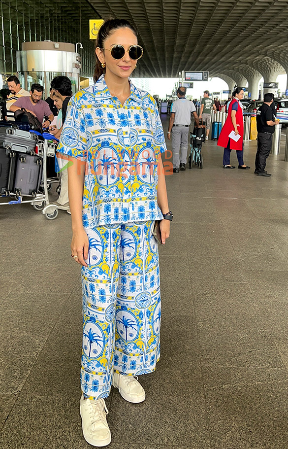 photos akshay kumar rakul preet singh and ranveer singh snapped at the airport 5