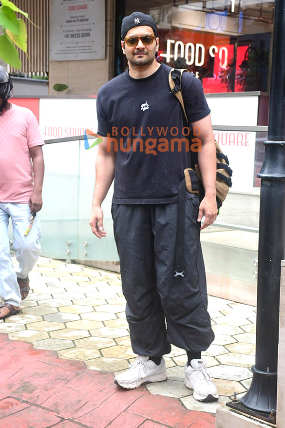 photos ali fazal spotted outside a mall in bandra 4