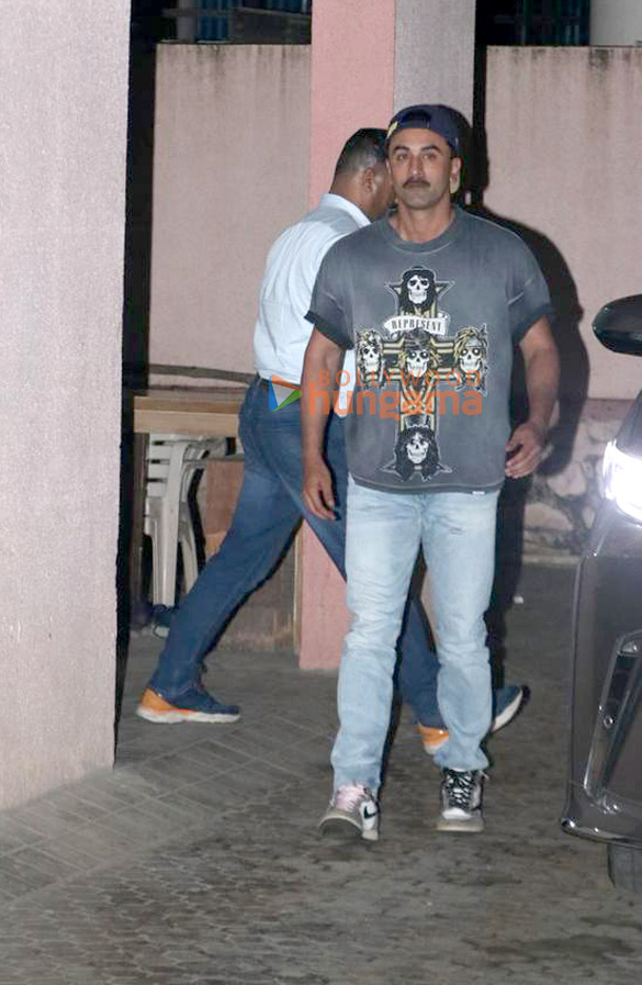 photos alia bhatt and ranbir kapoor snapped at sanjay leela bhansalis house in juhu 3