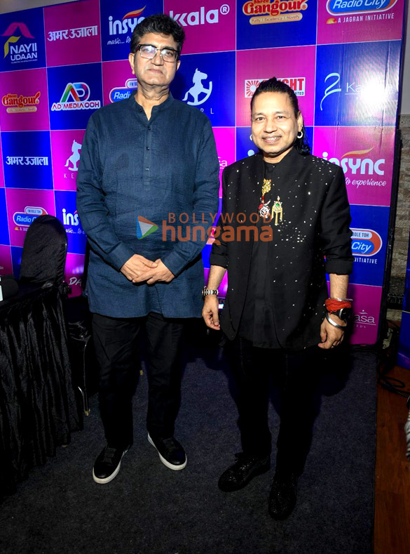 Photos: Prasoon Joshi, Anup Jalota, Gayatri Asokan and others snapped at Kailash Kher’s birthday celebration at 9th edition of Nayii Udaan Photos: Prasoon Joshi, Anup Jalota, Gayatri Asokan and others snapped at Kailash Kher’s birthday celebration at 9th edition of Nayii Udaan