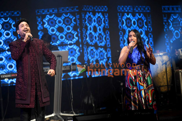 photos anup jalota gayatri asokan devangana chauhan and others snapped at kailash khers birthday celebration at 9th edition of nayii udaan 15