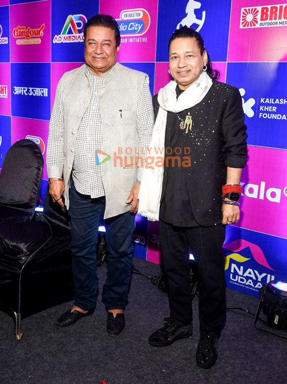 photos anup jalota gayatri asokan devangana chauhan and others snapped at kailash khers birthday celebration at 9th edition of nayii udaan 2