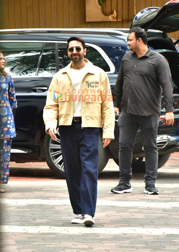 photos ayushmann khurrana snapped in andheri 3 2