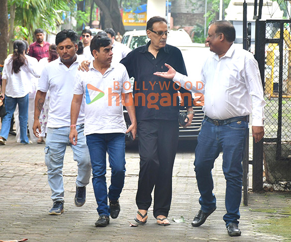 photos celebs snapped at the funeral of the late dheeraj kumar 4 2