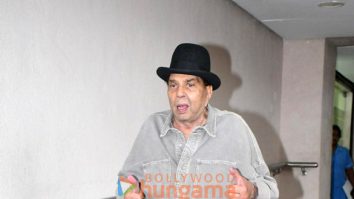 Photos: Dharmendra snapped in Bandra