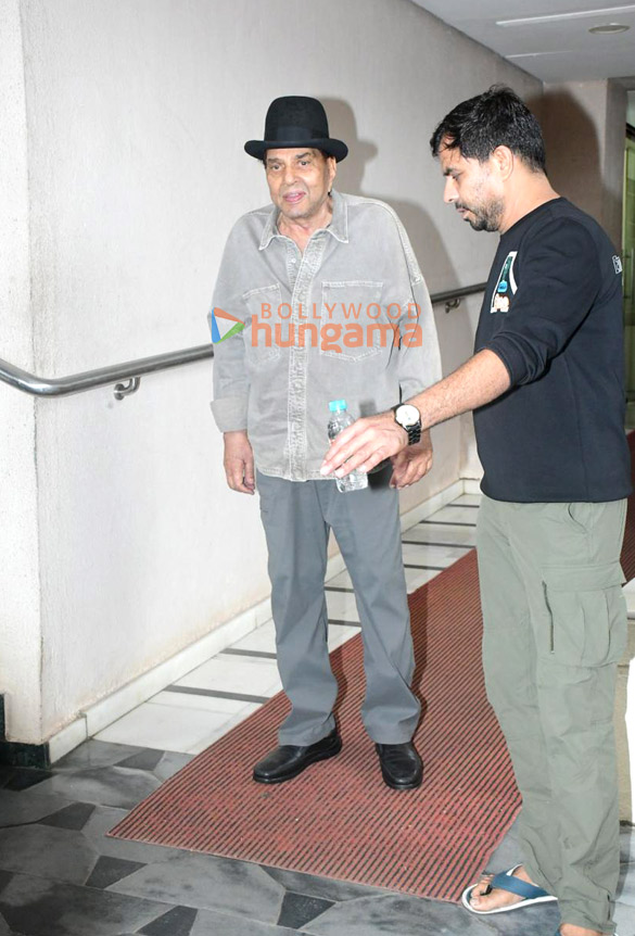 photos dharmendra snapped in bandra 4