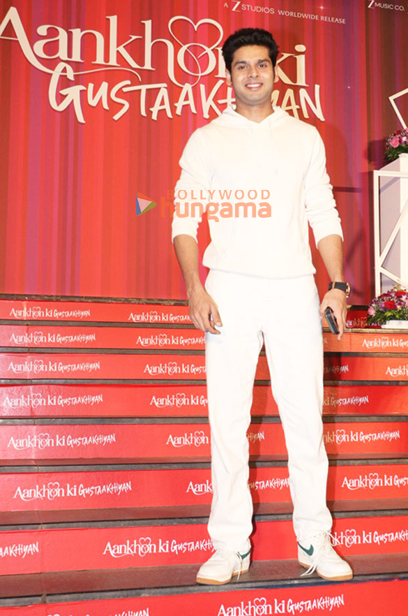 photos harsh varrdhan kapoor avantika dasani abhimanyu dassani and others grace the premiere of aankhon ki gustaakhiyan 8