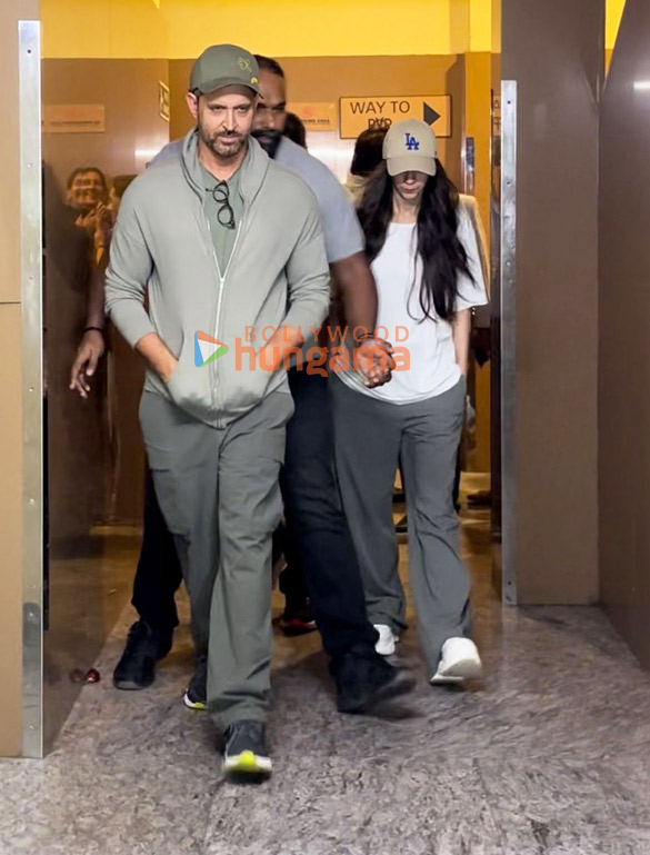 photos hrithik roshan and saba azad snapped at pvr juhu 4