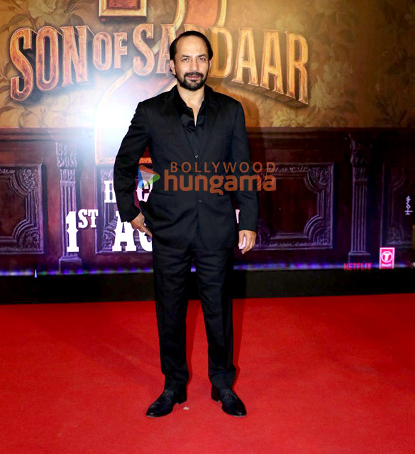 photos mrunal thakur roshni walia chunky panday and others grace the premiere of son of sardaar 2 1011 8