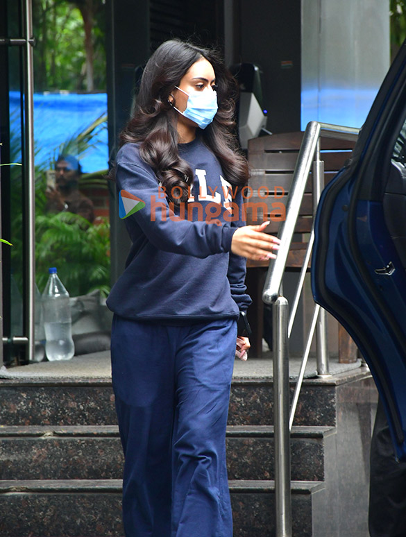 photos nysa devgan snapped in juhu 5