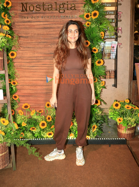 photos ranbir kapoor arjun kapoor anjini dhawan and others snapped at nostalgia the old school bakery in bandra 6