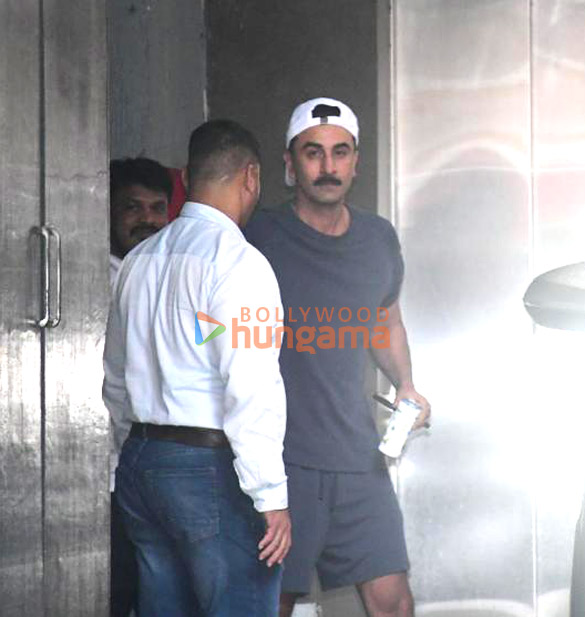 photos ranbir kapoor spotted outside a clinic in bandra 5