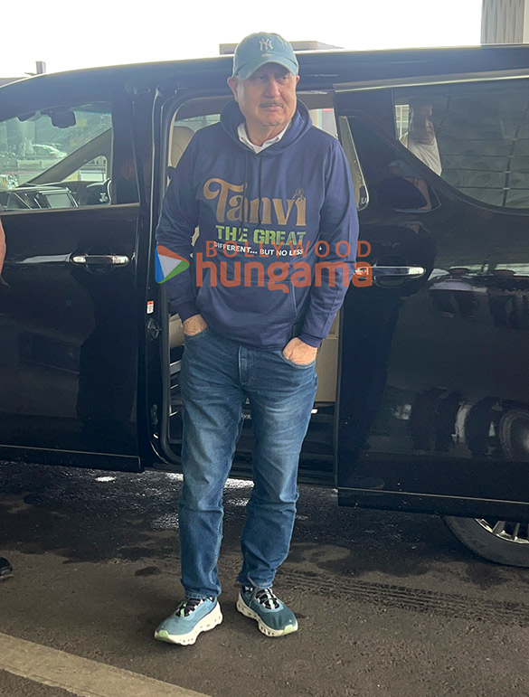 photos rashmika mandanna anupam kher shubhangi and others snapped at the airport 4