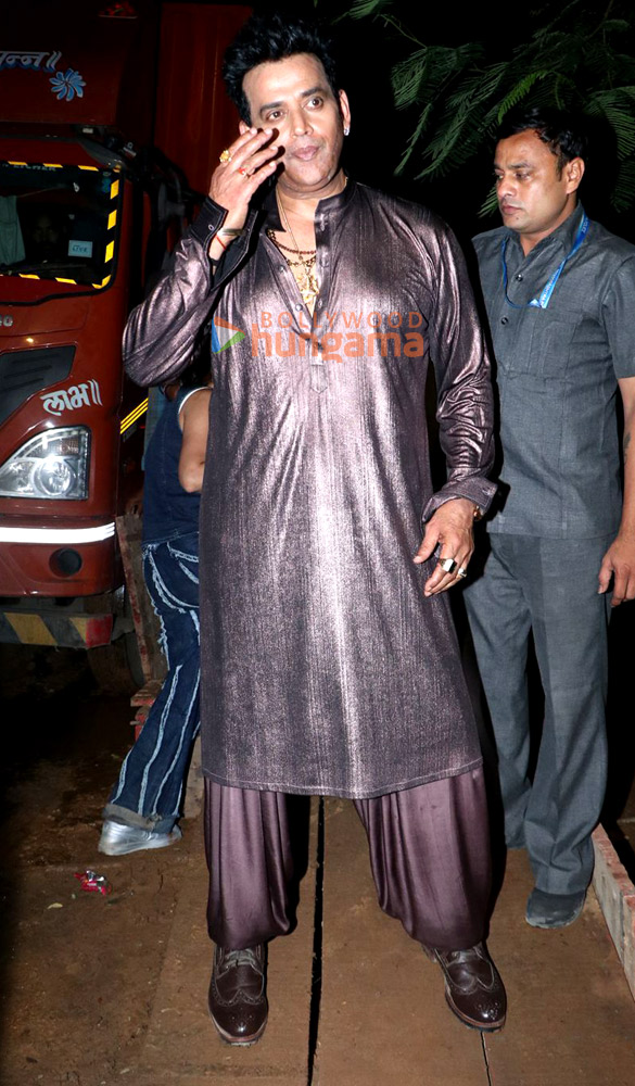 photos ravi kishan snapped at a shoot location 3