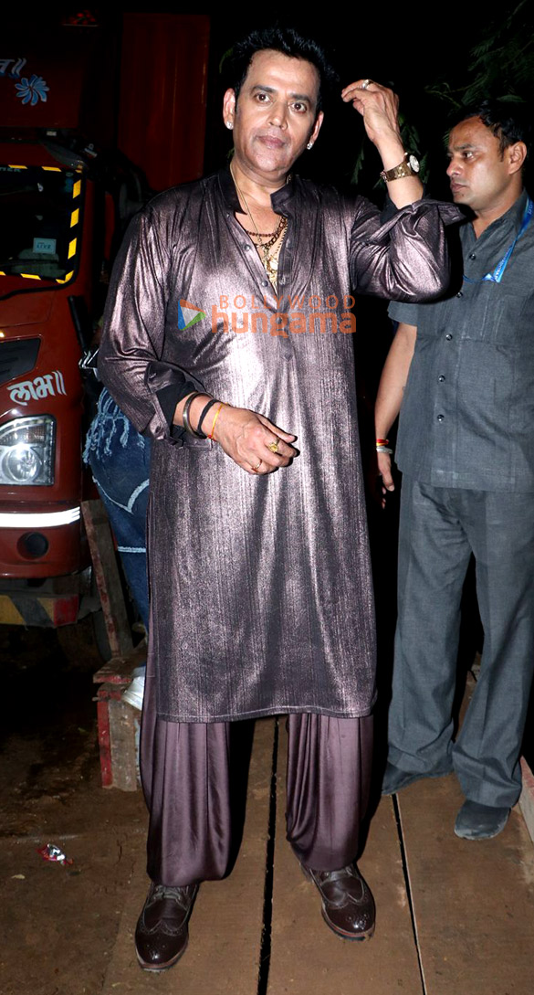 photos ravi kishan snapped at a shoot location 4