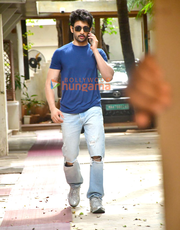 photos rohit saraf snapped in juhu 1
