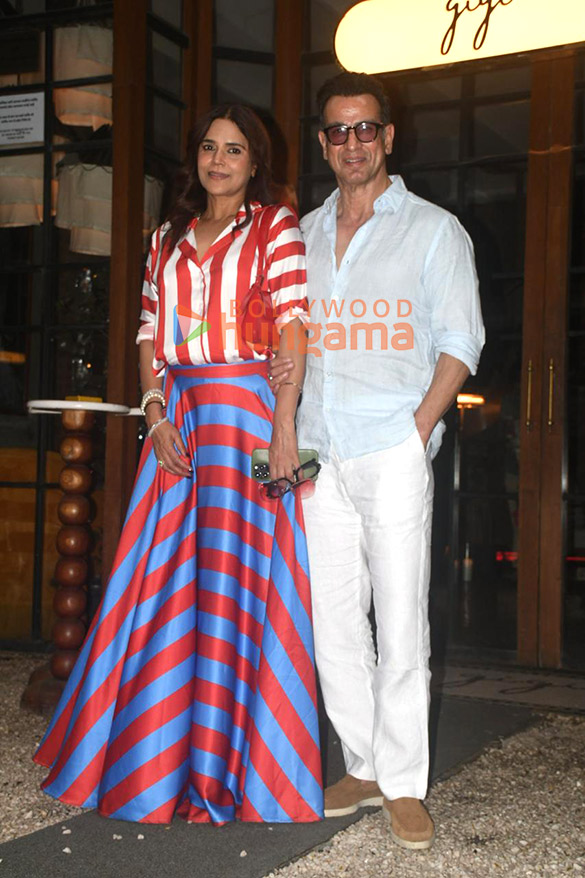 photos ronit roy with wife spotted outside restaurant in bandra 6