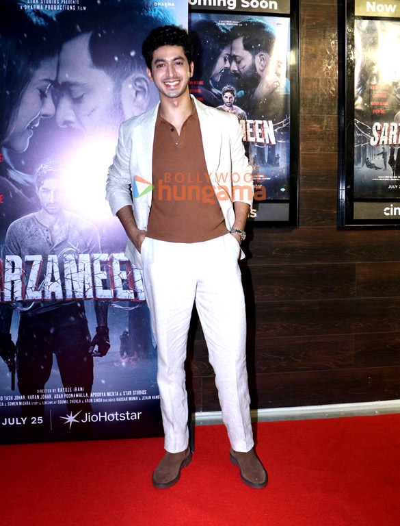 photos sara ali khan anjini dhawan and others grace the premiere of sarzameen 1042 10