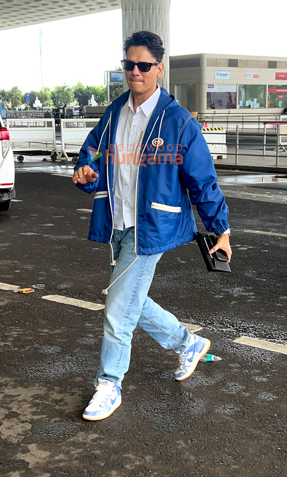 photos shabana azmi vijay varma and dhanush snapped at the airport 4