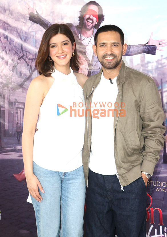 Photos: Shanaya Kapoor and Vikrant Massey snapped promoting Aankhon Ki Gustaakhiyan Photos: Shanaya Kapoor and Vikrant Massey snapped promoting Aankhon Ki Gustaakhiyan
