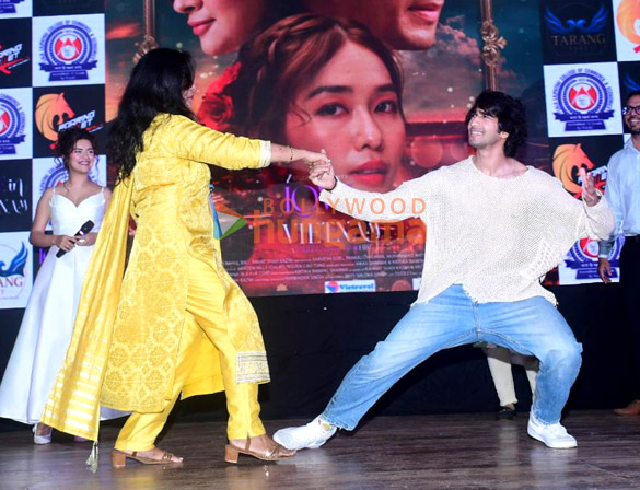 photos shantanu maheshwari and avneet kaur spotted at lala lajpat rai college promoting bade din huye from their movie love in vietnam 4