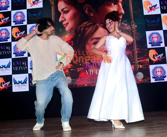 photos shantanu maheshwari and avneet kaur spotted at lala lajpat rai college promoting bade din huye from their movie love in vietnam 7